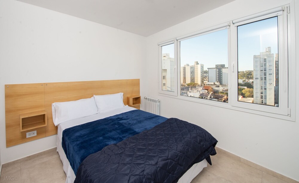 Excellent 1 Bedroom Apartment With Breakfast And Garage In