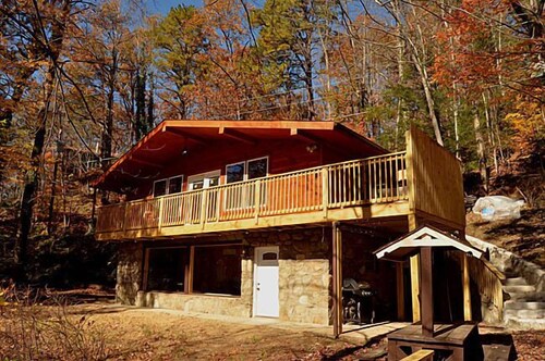 Private Honeymoon Cabin Near Downtown Gatlinburg Hot Tub