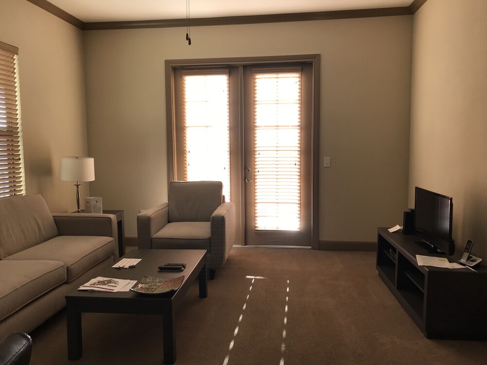 Quiet Master Bedroom With Private Bath In A Gate Community