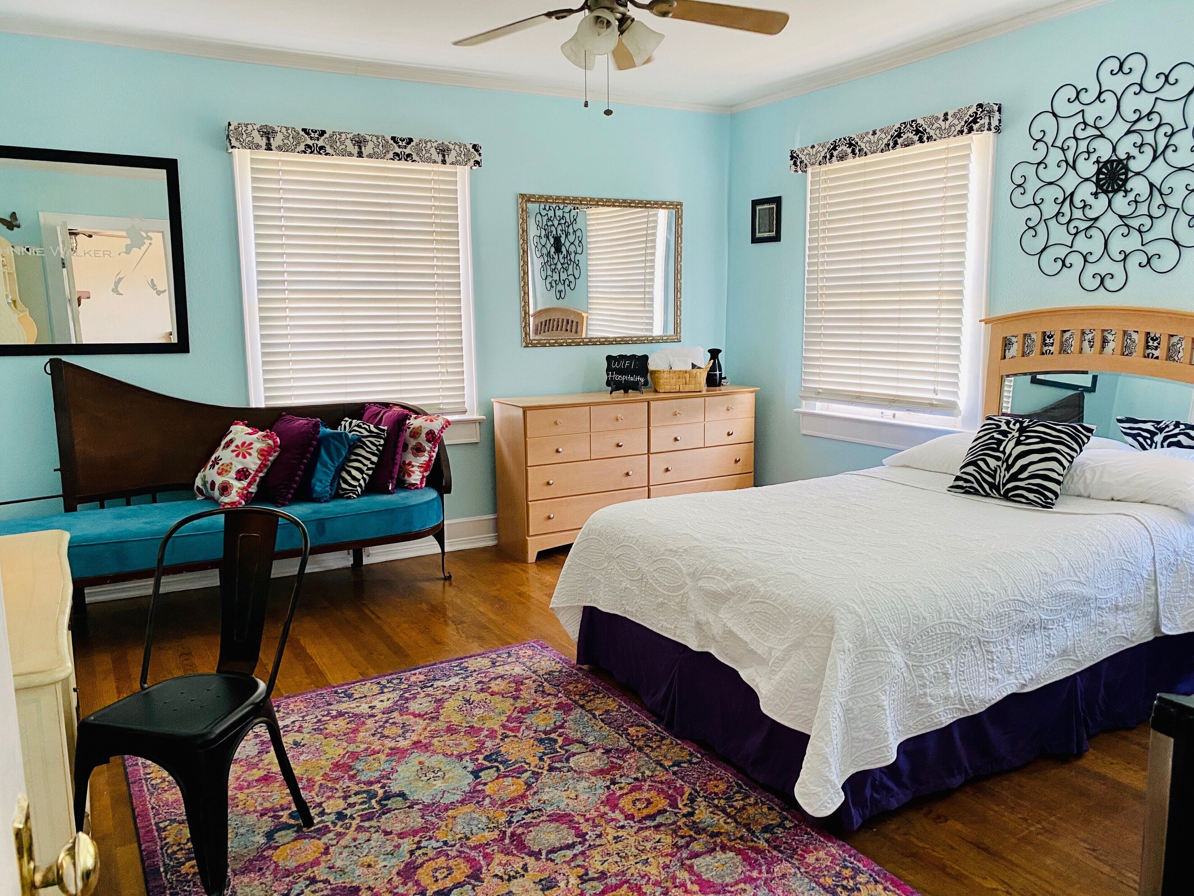 Hawthorne House... Comfy Colonial in El Paso, United States