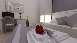 In-room safe, free WiFi, linens
