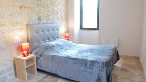 2 chambres, fer et planche à repasser