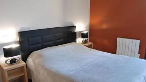 2 chambres, fer et planche à repasser