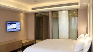 1 bedroom, premium bedding, down comforters, memory foam beds