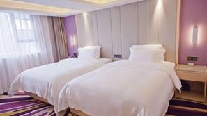 1 bedroom, premium bedding, down comforters, memory foam beds
