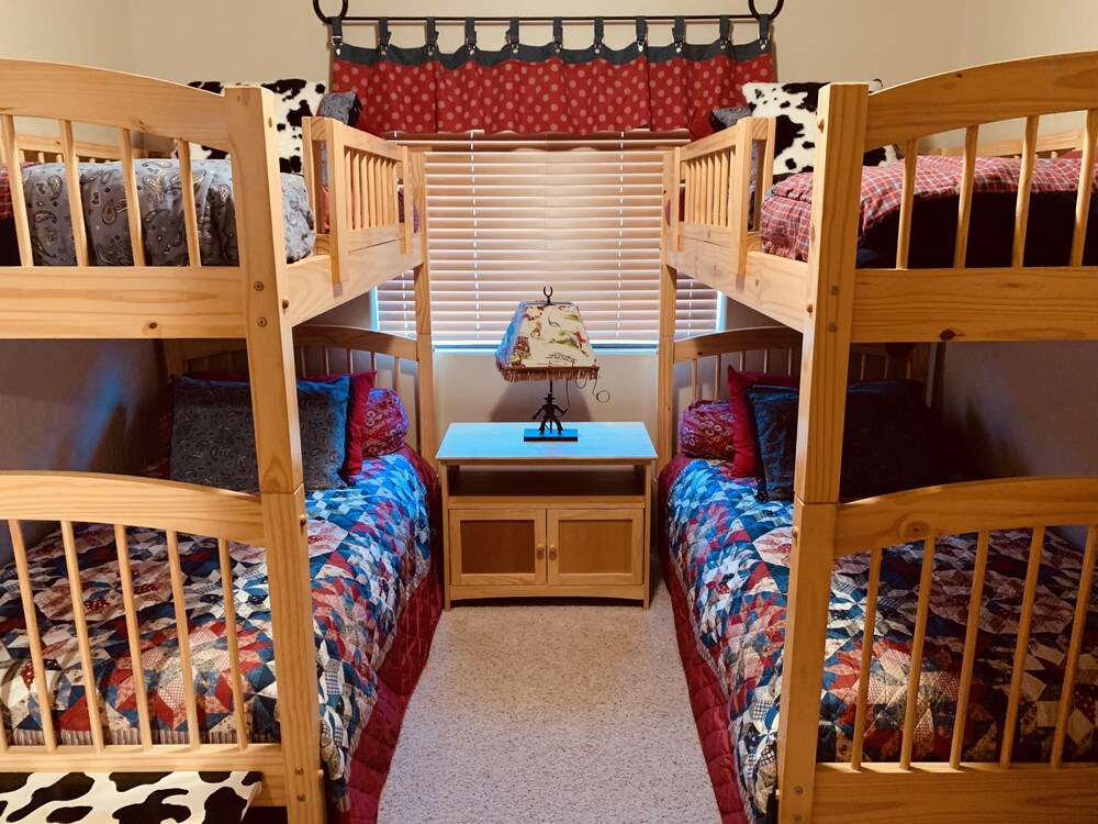 Cozy Mountain Cabin with Deck and Stunning Views in White Mountains