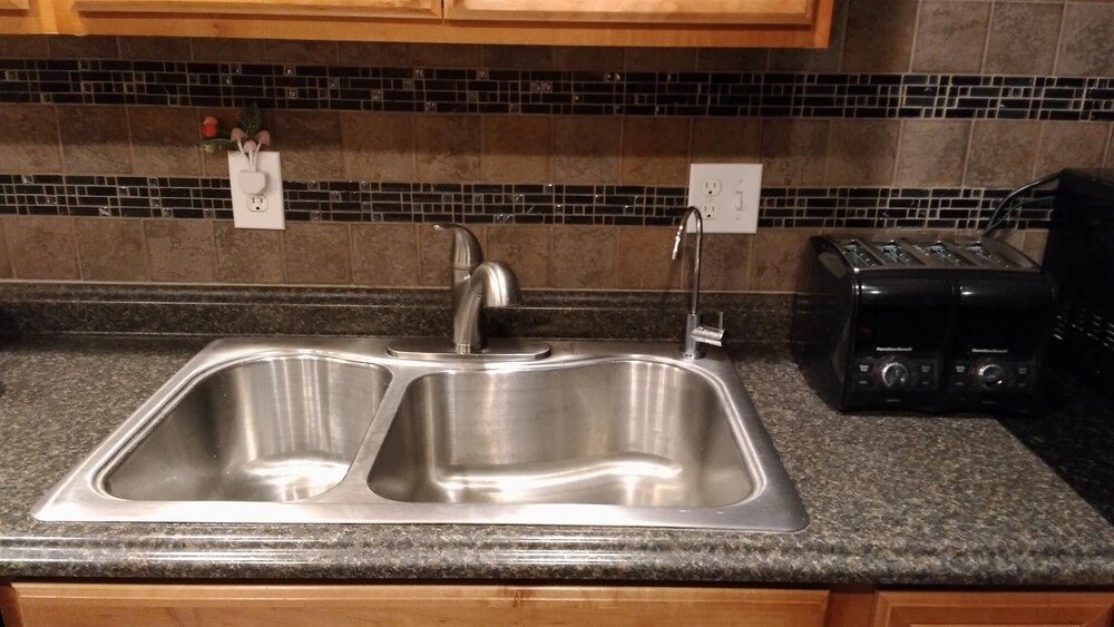 Huge Master Bedroom 600 Sq Ft 6 Ml From The Beach Very