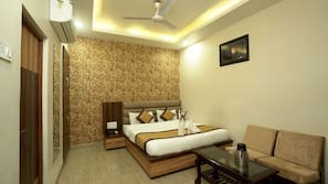11 bedrooms, premium bedding, individually furnished, desk