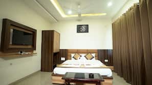 11 bedrooms, premium bedding, individually furnished, desk