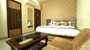 11 bedrooms, premium bedding, individually furnished, desk