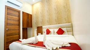 11 bedrooms, premium bedding, individually furnished, desk