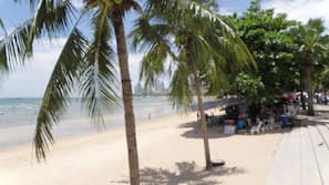靠近海滩