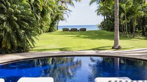 3 outdoor pools, free cabanas, pool umbrellas