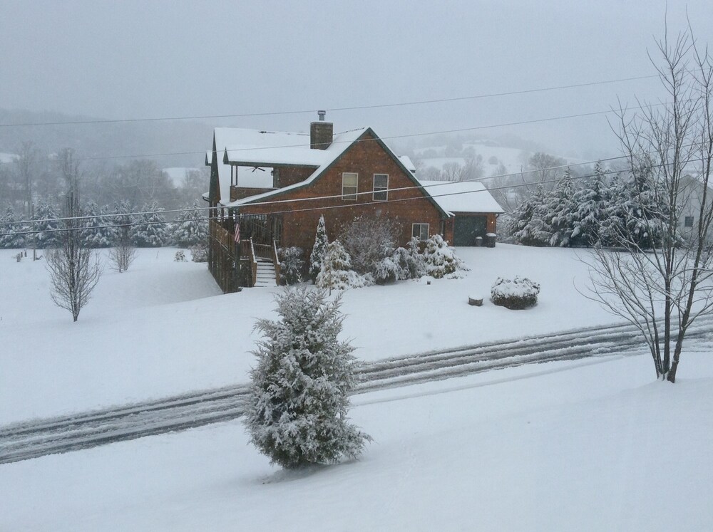 200 Nt Hear The Dollywood Train Close To Everything In