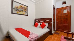 Minibar, desk, free WiFi