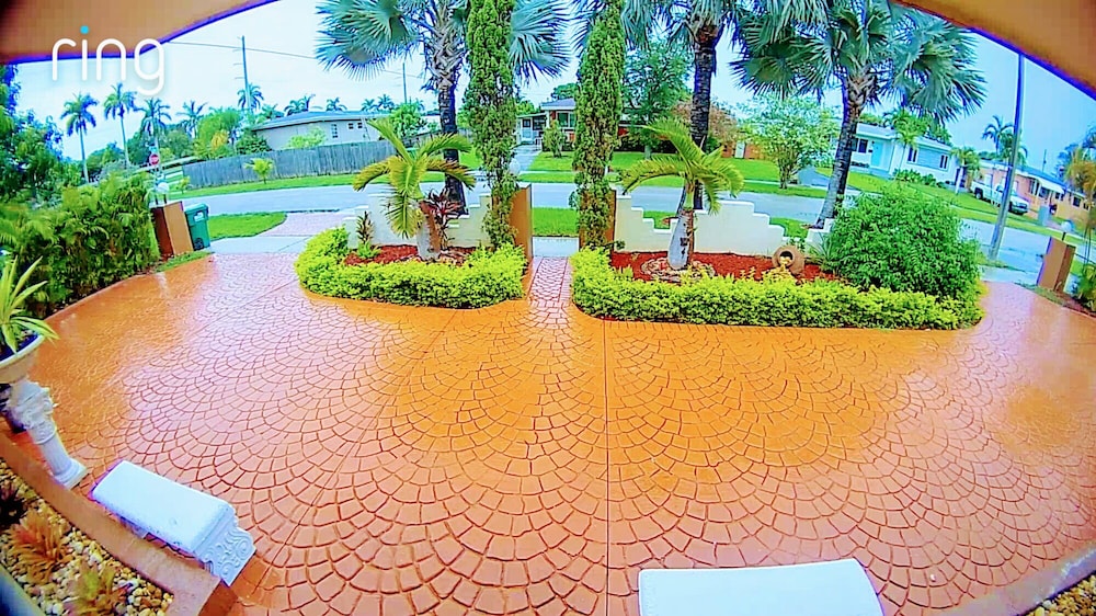 Home: sleeps up to 14, exudes an aura of serenity. (Outdoor Meditation-Yoga-Zen)