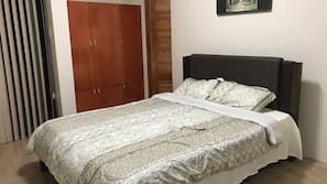3 bedrooms, iron/ironing board, Internet, linens