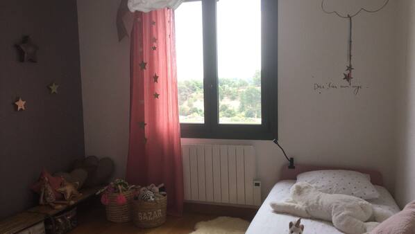 3 bedrooms, iron/ironing board, Internet, bed sheets