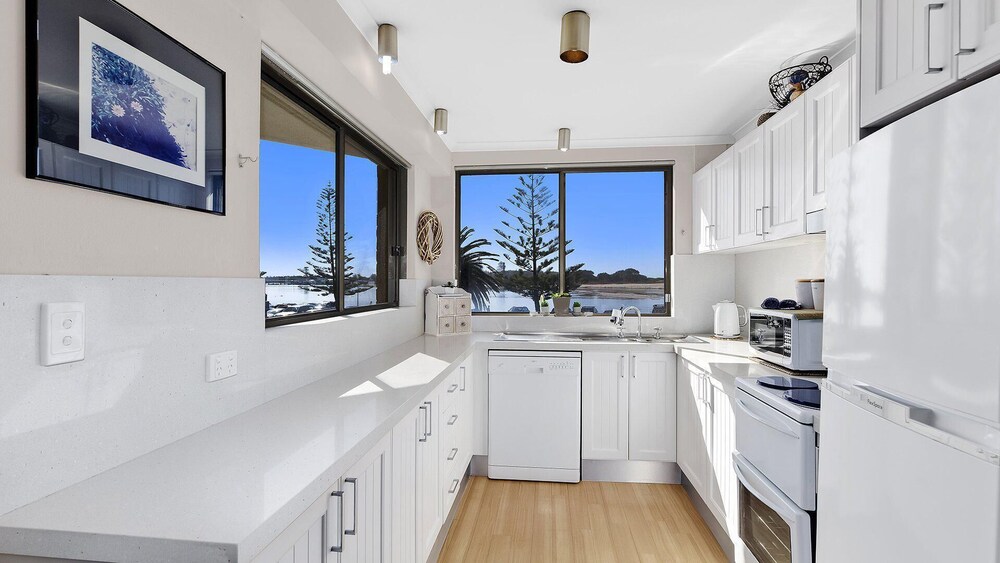 Sundowner Apartment 2 Take in the view Deals & Reviews (The Entrance