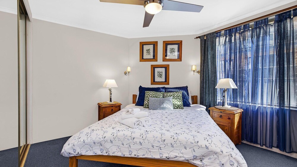 Sundowner Apartment 2 Take in the view Deals & Reviews (The Entrance