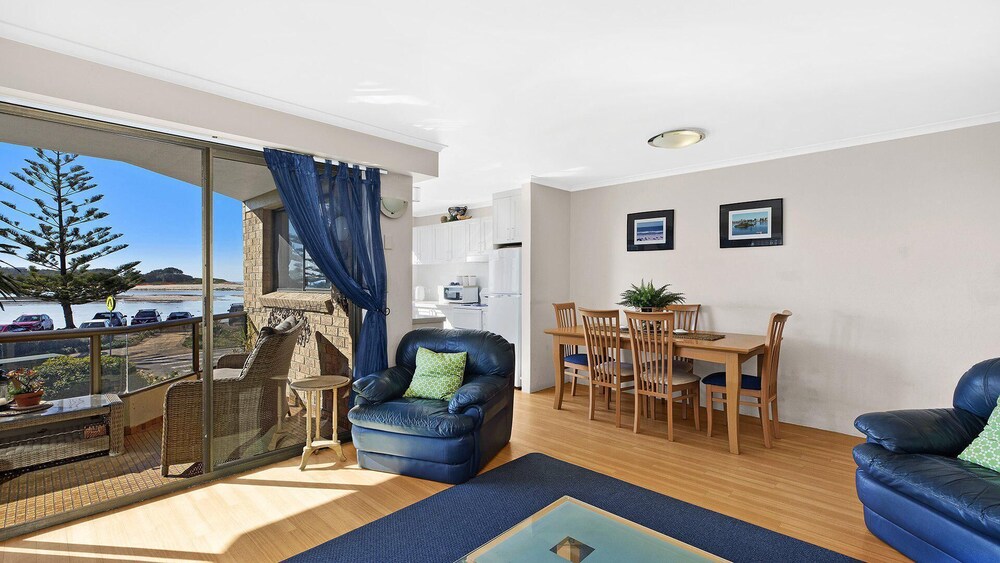 Sundowner Apartment 2 Take in the view Deals & Reviews (The Entrance