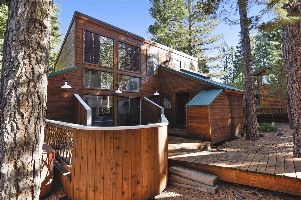Deer Path Hot Tub Dog Friendly In Lake Tahoe Hotel Rates
