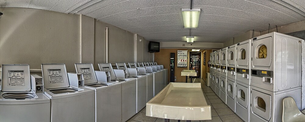 Oceanfront King Suite w/ Fantastic View + Official On-Site Rental Privileges