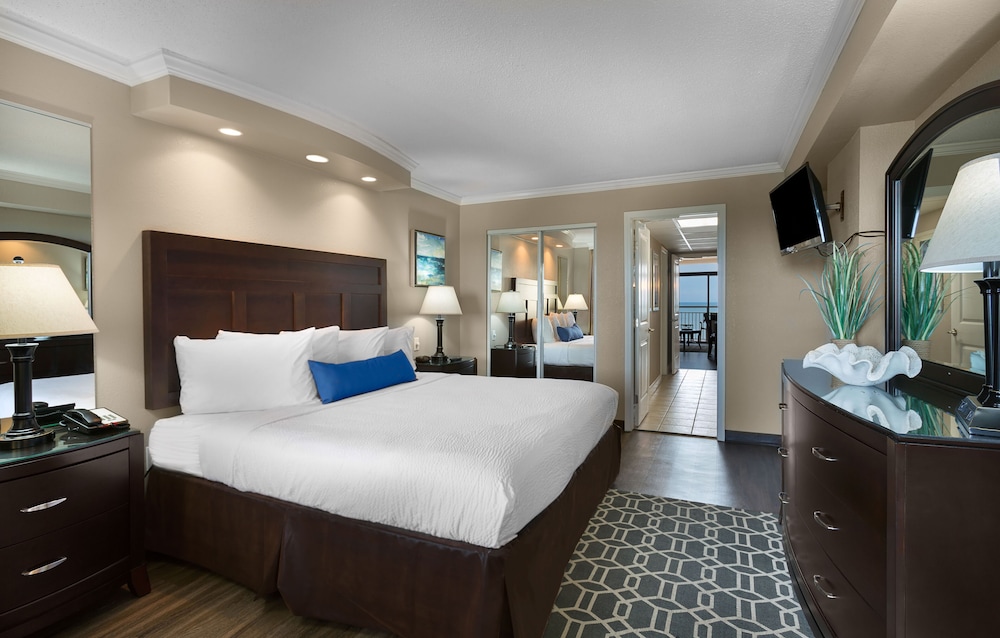 Oceanfront King Suite w/ Fantastic View + Official On-Site Rental Privileges