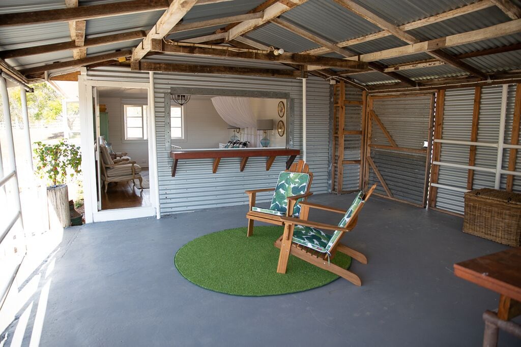 Darlington Grove Farm Stay in a Renovated Dairy Lots of Animals and River Access