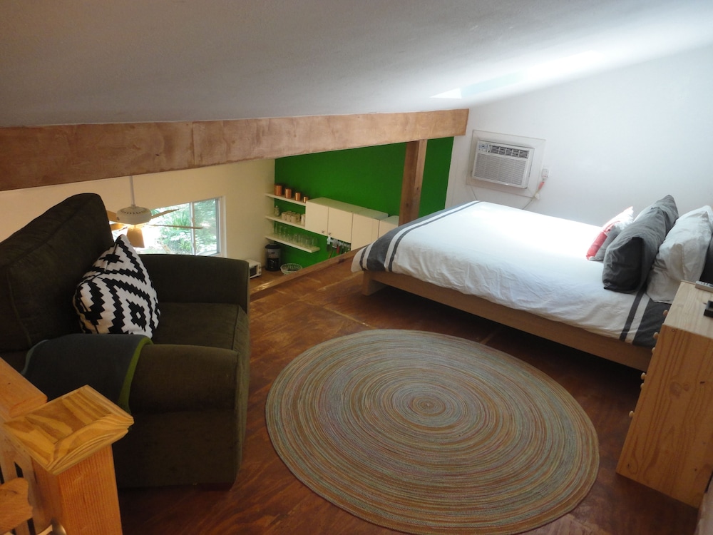 Best Central Location/Private Urban Oasis/ Travis Heights Near SoCo & Downtown