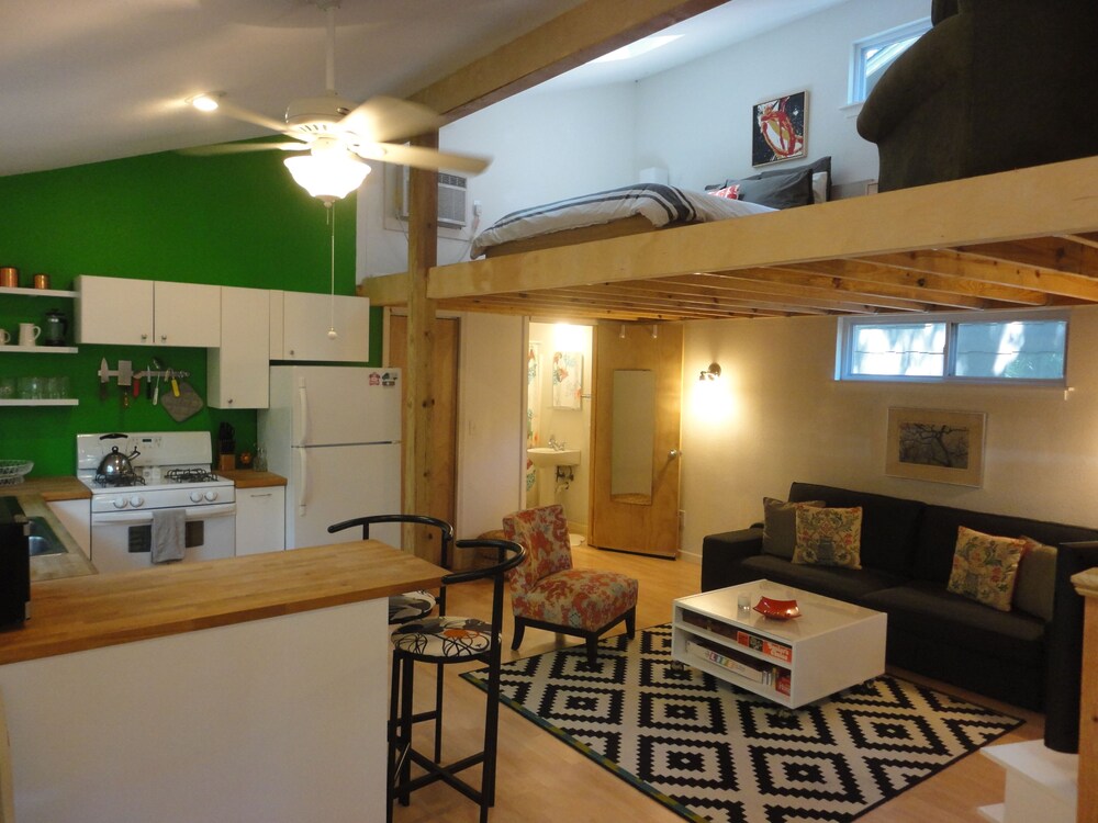 Best Central Location/Private Urban Oasis/ Travis Heights Near SoCo & Downtown