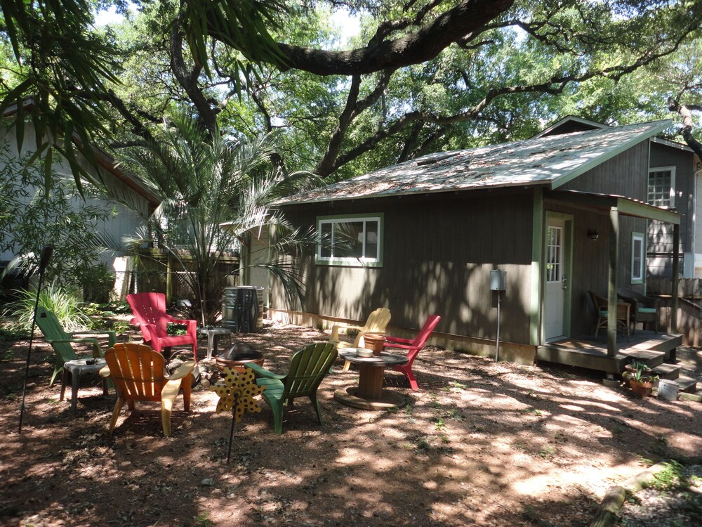 Best Central Location/Private Urban Oasis/ Travis Heights Near SoCo & Downtown