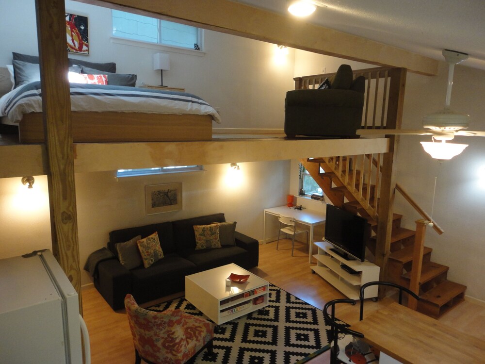 Best Central Location/Private Urban Oasis/ Travis Heights Near SoCo & Downtown