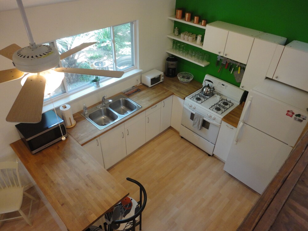 Best Central Location/Private Urban Oasis/ Travis Heights Near SoCo & Downtown