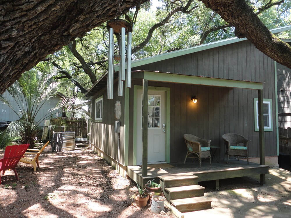 Best Central Location/Private Urban Oasis/ Travis Heights Near SoCo & Downtown