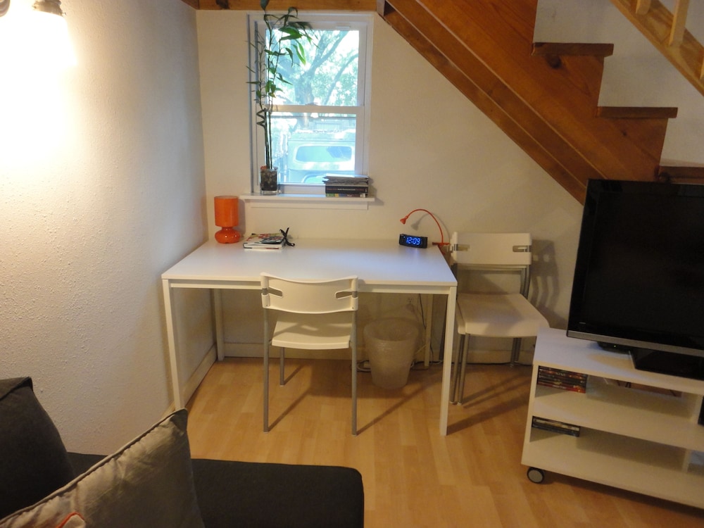 Best Central Location/Private Urban Oasis/ Travis Heights Near SoCo & Downtown