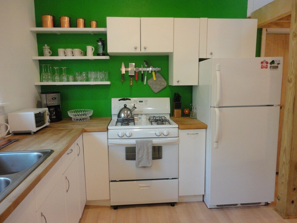 Best Central Location/Private Urban Oasis/ Travis Heights Near SoCo & Downtown