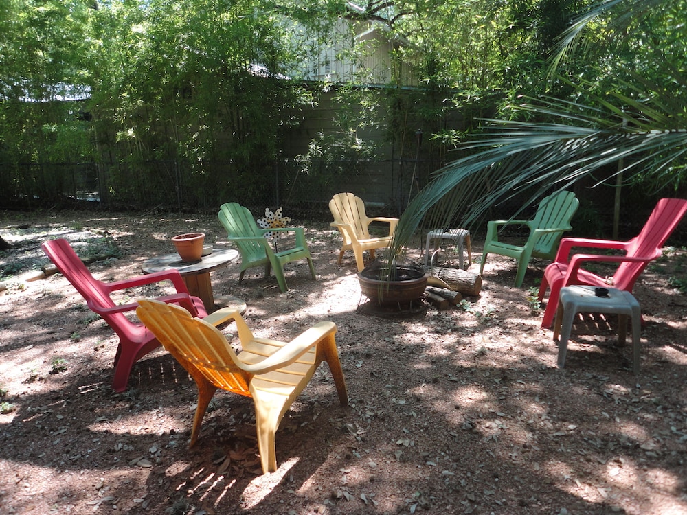 Best Central Location/Private Urban Oasis/ Travis Heights Near SoCo & Downtown