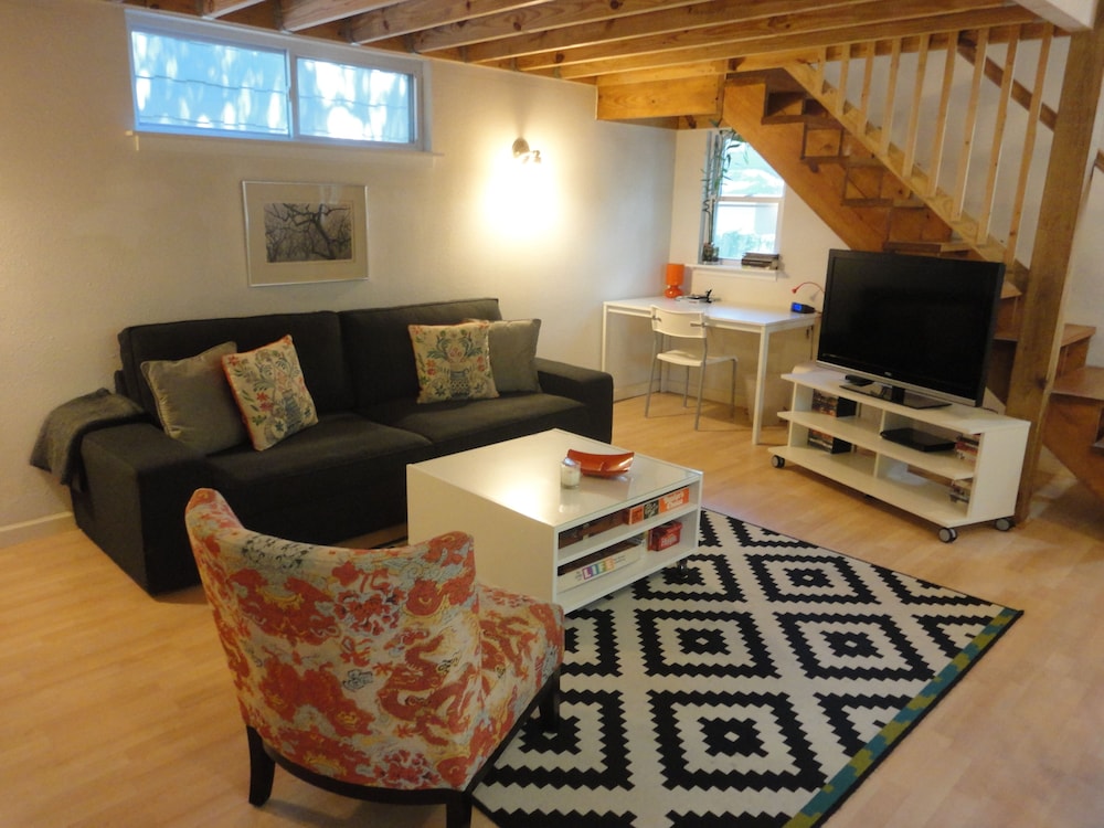 Best Central Location/Private Urban Oasis/ Travis Heights Near SoCo & Downtown