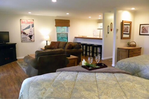 Mountain City Vacation Apartments 35 Short Term Apartment