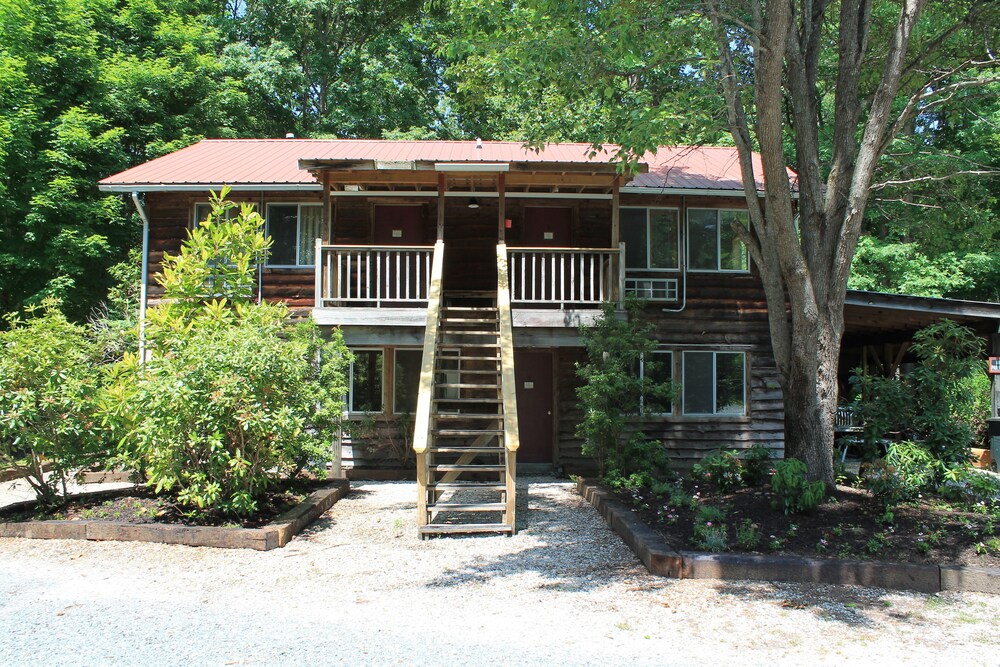 Euchella Lodge Cabin Rental In Cherokee Nc Expedia