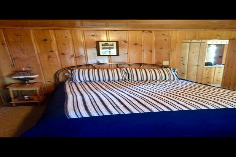 Beautiful wet boathouse on Lake Tomahawk, Lake Tomahawk Room Prices