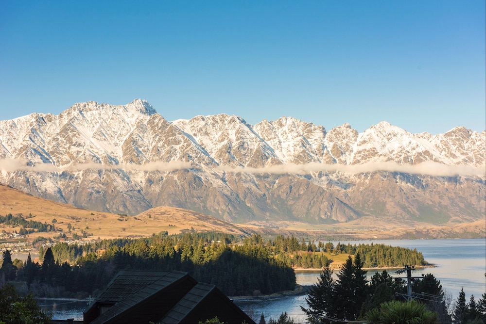 Perfect for 29 Guests with AMAZING VIEWS Thompson Street Twin B