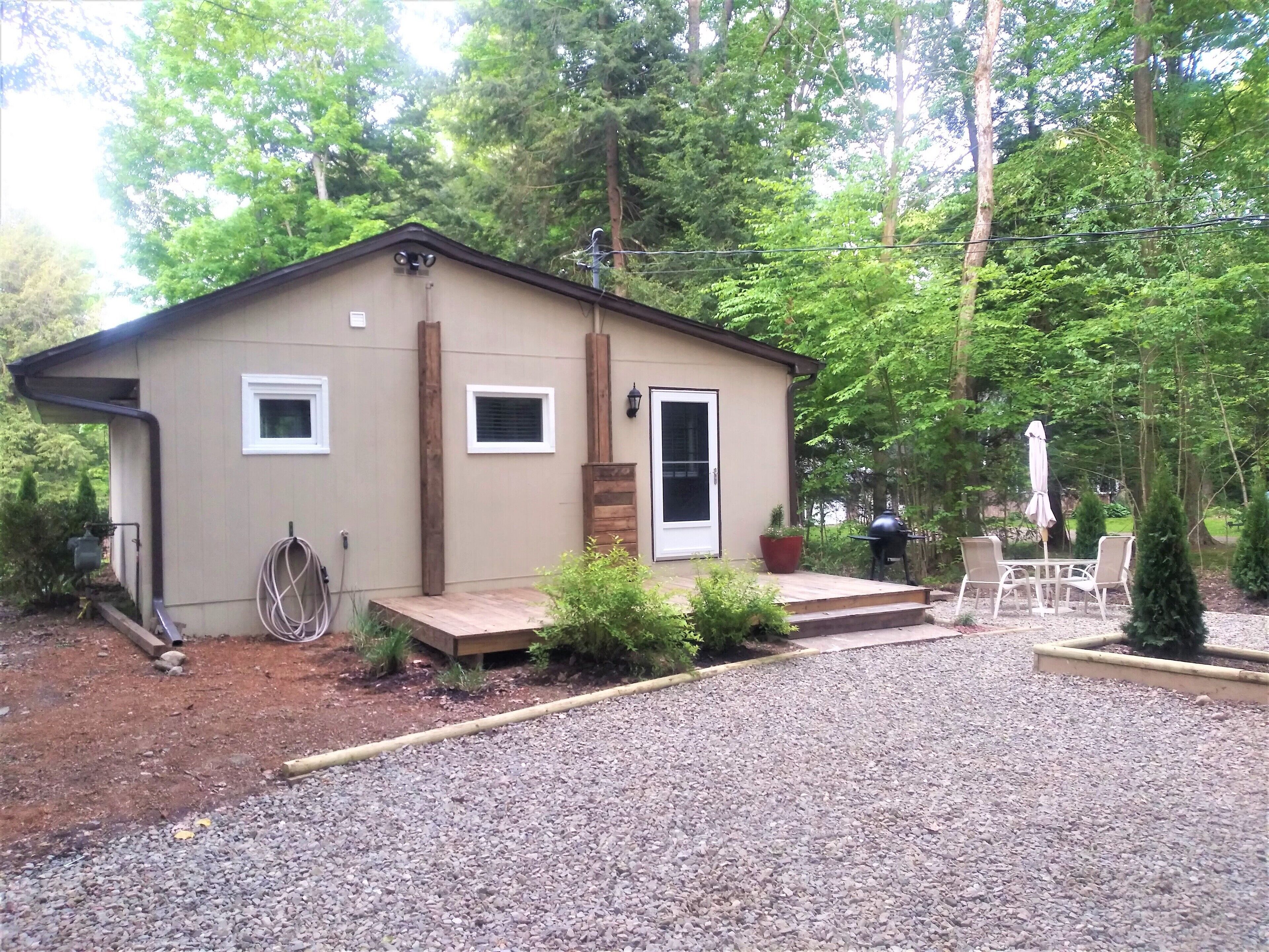 Newly Remodeled Studio Cottage With Outdoor Area, Minutes From Peek'n Peak in Jamestown, United States