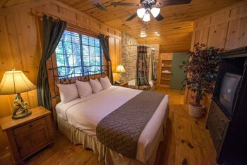 Spacious 3br In Branson S Cabins At Green Mountain Resort Branson