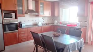 Fridge, microwave, hob, dishwasher
