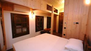 Minibar, in-room safe, free WiFi