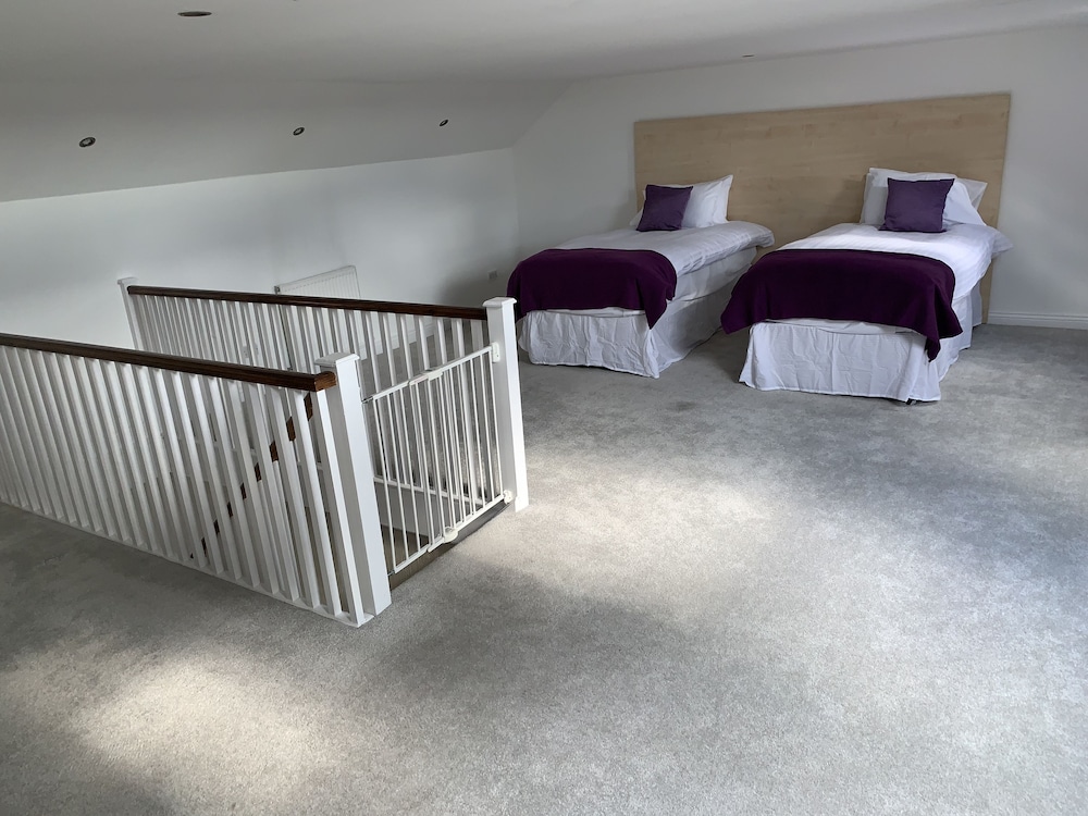 Village Tavern Apartment