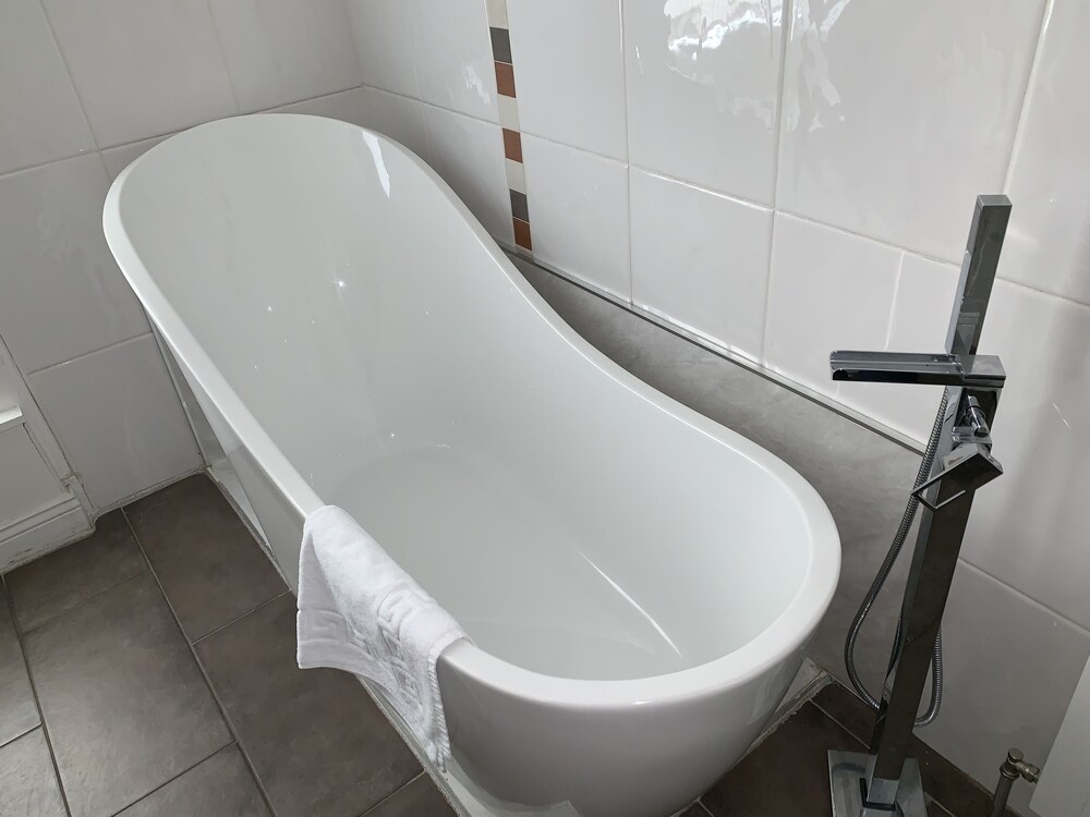 Village Tavern Apartment