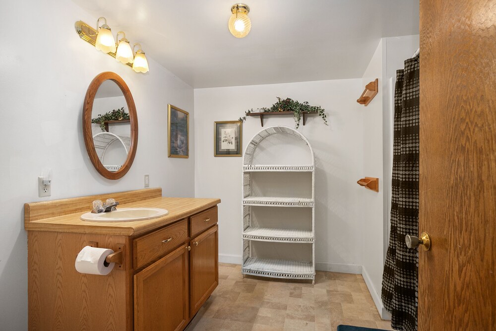 Brooks Lake 9 bedroom Historic Vacation Home in Newaygo Best Rates